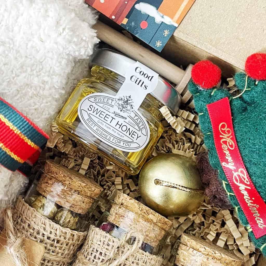 Christmas Tea & Cozy Gift Box – Socks, Honey, Herbal Tea, Chocolates & Ornament