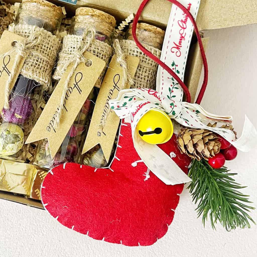 Christmas Tea & Cozy Gift Box – Socks, Honey, Herbal Tea, Chocolates & Ornament