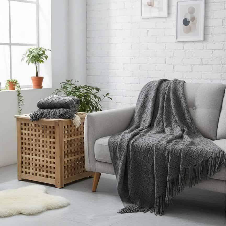 Luxury Tea & Relaxation Gift Box – Blanket, Candle, Herbal Tea & Sweets