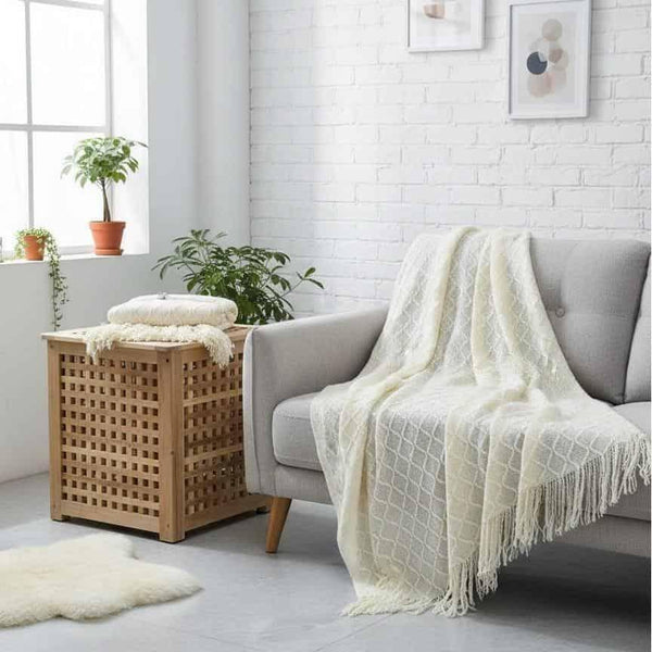 Luxury Tea & Relaxation Gift Box – Blanket, Candle, Herbal Tea & Sweets