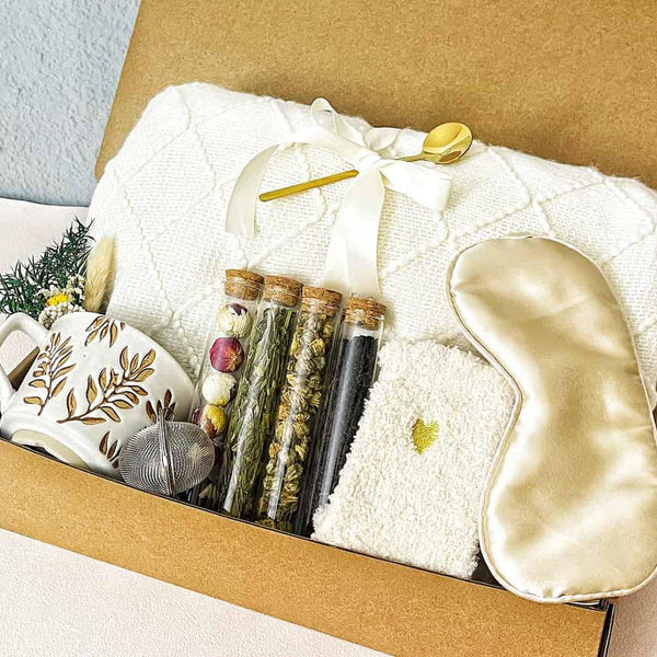 Luxury Tea & Relaxation Gift Box – Blanket, Candle, Herbal Tea & Sweets