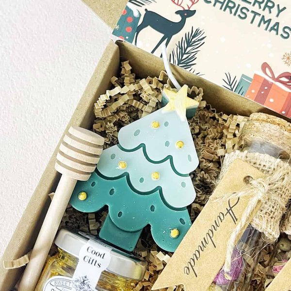 Christmas Tea & Candle Gift Box – Honey, Chocolates, Herbal Tea & Ornament
