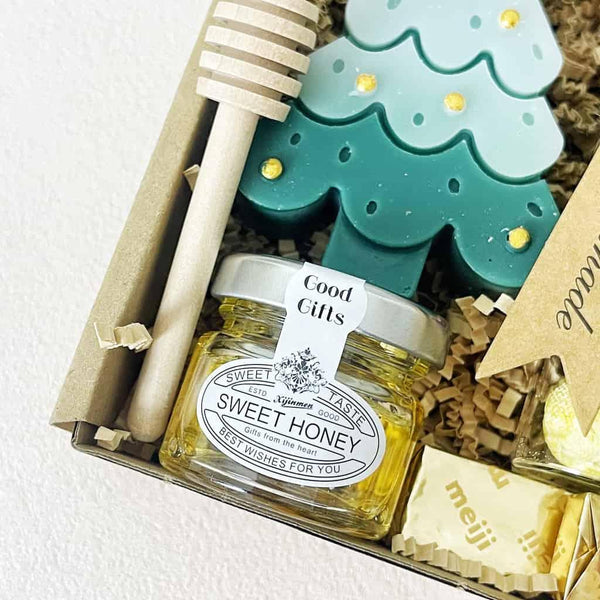 Christmas Tea & Candle Gift Box – Honey, Chocolates, Herbal Tea & Ornament