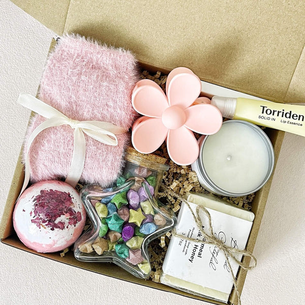 Luxury Spa & Tea Gift Box – Socks, Candle, Bath Bombs & Succulent Plushie
