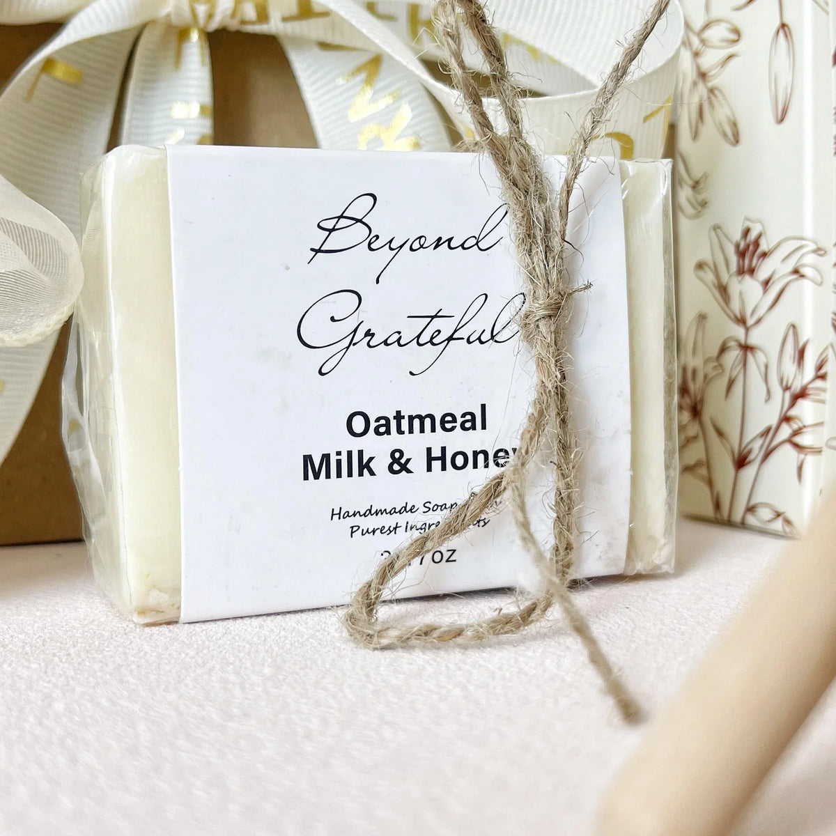 Tea & Self-Care Gift Box – Honey, Candle & Natural Essentials