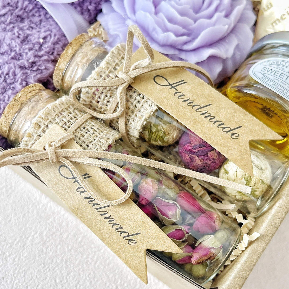 Relaxation Gift Box – Floral Tea, Honey, Candle & Cozy Socks