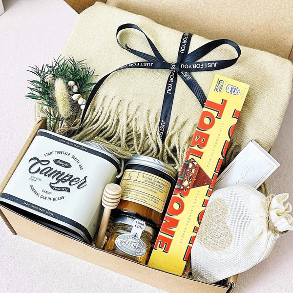 Cozy Gift Box – Tea, Coffee, Honey, Scarf & Candle Holiday Care Set