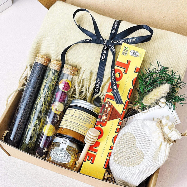 Cozy Gift Box – Tea, Coffee, Honey, Scarf & Candle Holiday Care Set